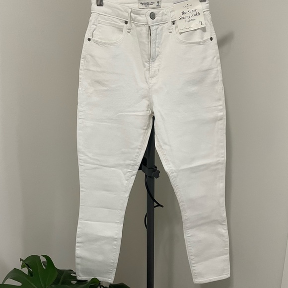 Abercrombie Jeans - Picture 1 of 3